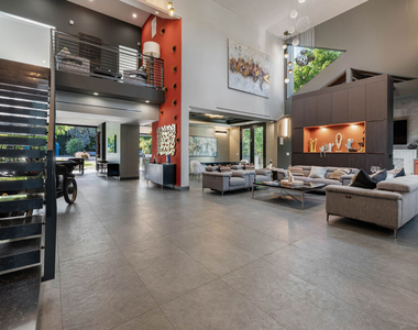 5415 Amestoy Avenue - Photo Thumbnail 8
