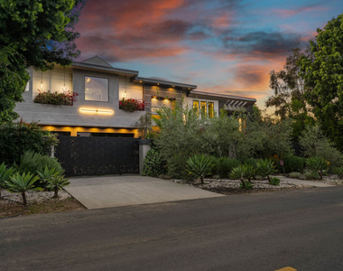 5415 Amestoy Avenue - Photo Thumbnail 68