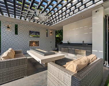 5415 Amestoy Avenue - Photo Thumbnail 21