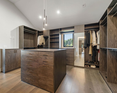 5415 Amestoy Avenue - Photo Thumbnail 42