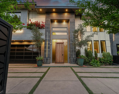 5415 Amestoy Avenue - Photo Thumbnail 4