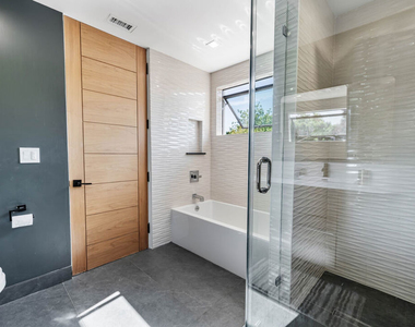 5415 Amestoy Avenue - Photo Thumbnail 48
