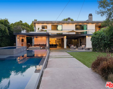 5415 Amestoy Avenue - Photo Thumbnail 19