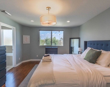 3226 Hutchison Avenue - Photo Thumbnail 7