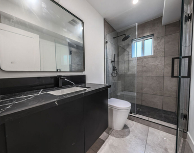 1525 S Carmelina Avenue - Photo Thumbnail 9