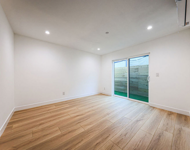 1525 S Carmelina Avenue - Photo Thumbnail 8