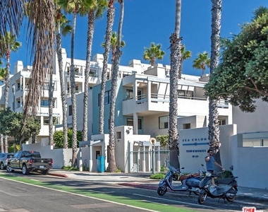 110 Ocean Park Boulevard - Photo Thumbnail 16