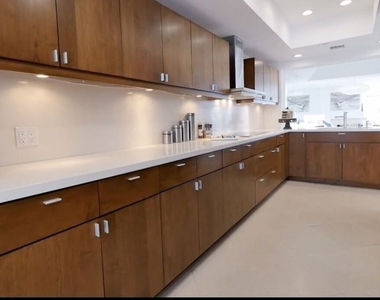 110 Ocean Park Boulevard - Photo Thumbnail 8