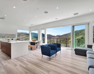 990 Alta Vista Road - Photo Thumbnail 3