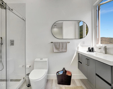 990 Alta Vista Road - Photo Thumbnail 17