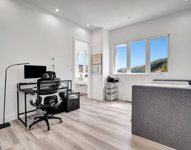 990 Alta Vista Road - Photo Thumbnail 20