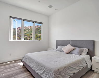 990 Alta Vista Road - Photo Thumbnail 16