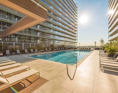 College Point Boulevard - Photo Thumbnail 12