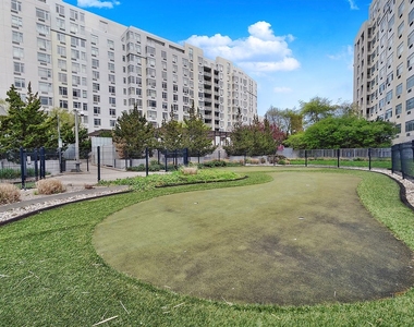 College Point Boulevard - Photo Thumbnail 4
