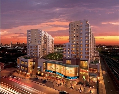 College Point Boulevard - Photo Thumbnail 14