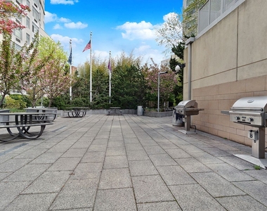 College Point Boulevard - Photo Thumbnail 5