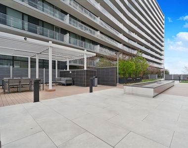 College Point Boulevard - Photo Thumbnail 7