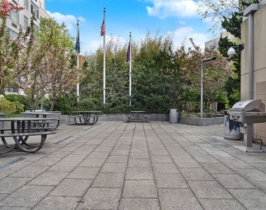 College Point Boulevard - Photo Thumbnail 3