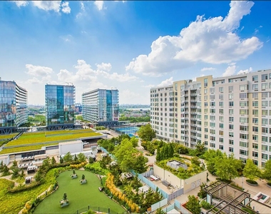 College Point Boulevard - Photo Thumbnail 10