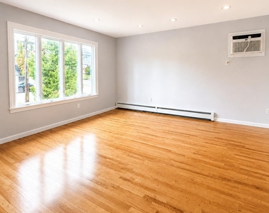 324 Buckingham Road - Photo Thumbnail 2