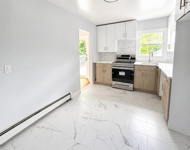 324 Buckingham Road - Photo Thumbnail 8