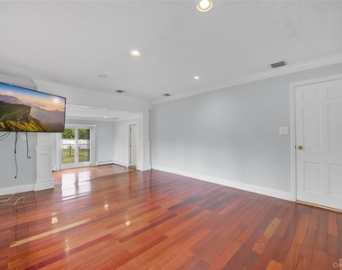 1719 Cedar Swamp Road - Photo Thumbnail 11