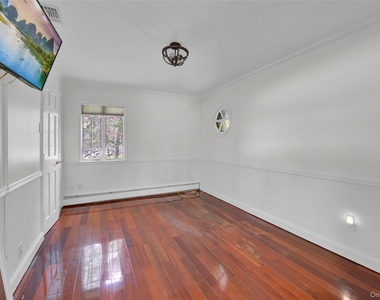 1719 Cedar Swamp Road - Photo Thumbnail 16
