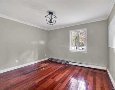 1719 Cedar Swamp Road - Photo Thumbnail 17