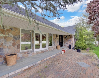 1719 Cedar Swamp Road - Photo Thumbnail 2
