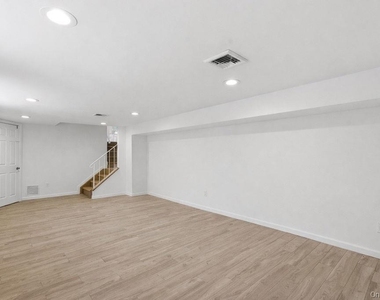 24 Liberty Street - Photo Thumbnail 21