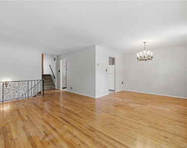 57-04 Cloverdale Boulevard - Photo Thumbnail 15