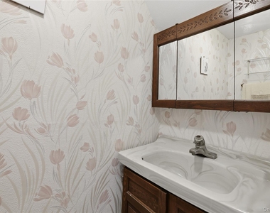 57-04 Cloverdale Boulevard - Photo Thumbnail 8