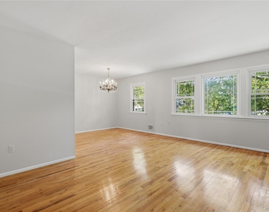 57-04 Cloverdale Boulevard - Photo Thumbnail 12