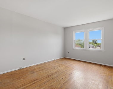 57-04 Cloverdale Boulevard - Photo Thumbnail 27
