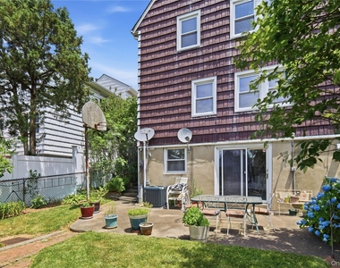57-04 Cloverdale Boulevard - Photo Thumbnail 3