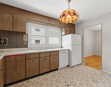57-04 Cloverdale Boulevard - Photo Thumbnail 20