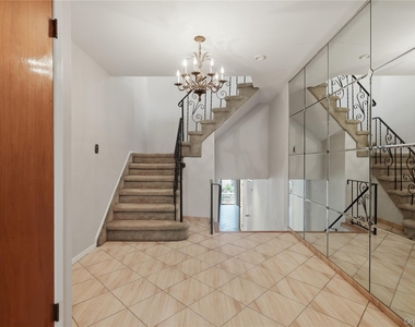 57-04 Cloverdale Boulevard - Photo Thumbnail 7