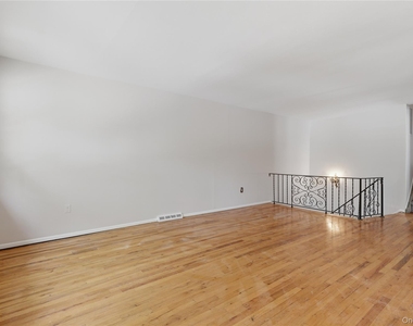 57-04 Cloverdale Boulevard - Photo Thumbnail 16