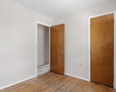 57-04 Cloverdale Boulevard - Photo Thumbnail 31