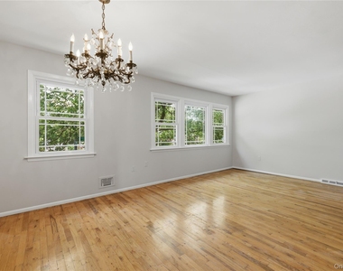 57-04 Cloverdale Boulevard - Photo Thumbnail 18