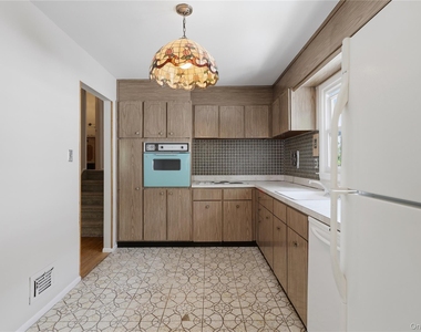 57-04 Cloverdale Boulevard - Photo Thumbnail 19