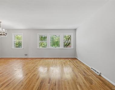 57-04 Cloverdale Boulevard - Photo Thumbnail 13
