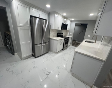 15 Beach Avenue - Photo Thumbnail 17