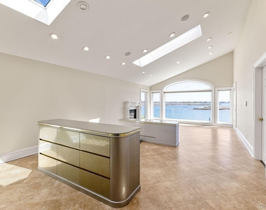 49 Harborview W - Photo Thumbnail 9