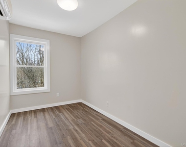 303 Main Street - Photo Thumbnail 8