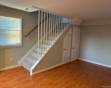 44 1/2 Avenue A - Photo Thumbnail 4