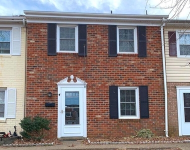 7 Farrell Lane - Photo Thumbnail 1