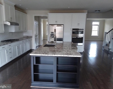 22595 Windsor Locks Square - Photo Thumbnail 7