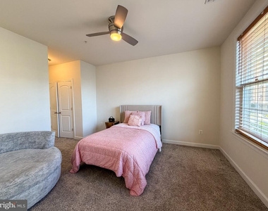 13723 Neil Armstrong Avenue - Photo Thumbnail 14