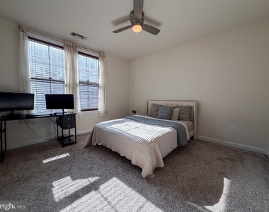 13723 Neil Armstrong Avenue - Photo Thumbnail 10